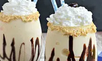 میلک شیک قهوه به همراه مارشمالوی دوست داشتنی