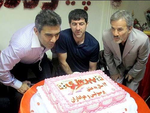 عابدزاده و کریم و کیک تولد پیروزی‌/ عکس