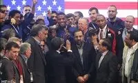 تصاویر: «V» آمریکایی‌ها بالای سر احمدی نژاد