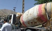برخورد میکسر بتن با ۳ خودرو و یک ساختمان در سعادت‌آباد