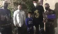 مدافع آبی‌ها با کودک استقلالیِ داورزن دیدار کرد