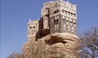 قصر شگفت‌انگیزی که روی یک صخره روییده است