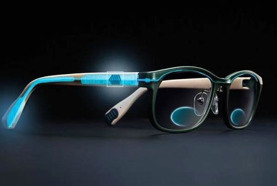 عینک الکترونیکی که به عینک مطالعه تبدیل می‌شود