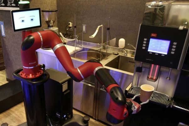 ربات کافه‌چی در ژاپن مشغول به کار شد