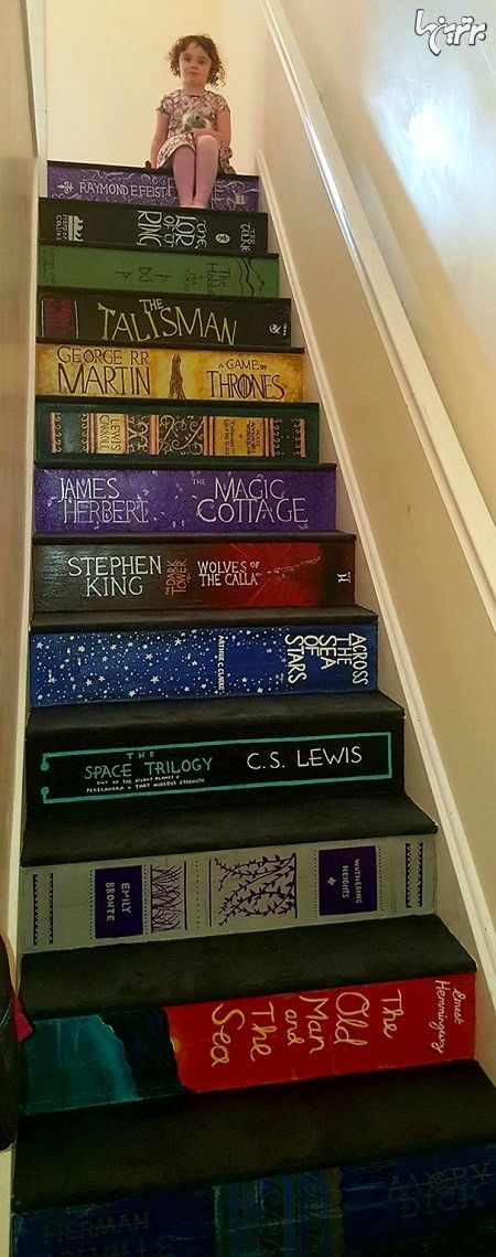 نقاشی پله ها به شکل کتاب های موردعلاقه