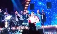 خواننده معروف ترکیه پس از ۱۲سال  روی صحنه رفت