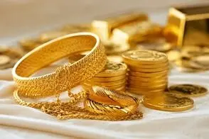 یک طلافروش حجم عجیب پول ۸ گرم طلا را نشان داد
