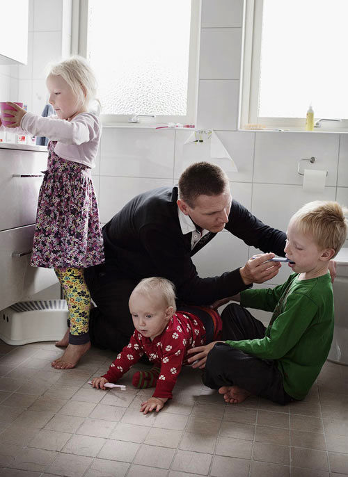 پدران سوئدی چطور بچه‌داری می‌کنند؟