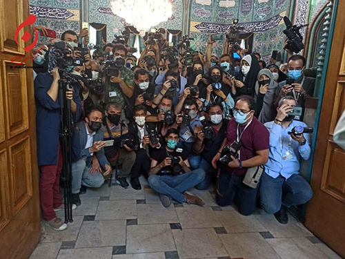 حضور گسترده عکاسان در حسینیه ارشاد