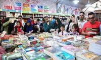 بنرهایی که در گوشه و کنار نمایشگاه کتاب، حواس‌ها را پرت کرد