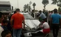 تصادف تریلی منجر به واژگونی پل هوایی شد