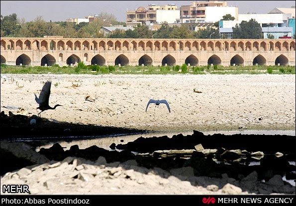 عکس: بازگشت خشکسالی به زاینده رود