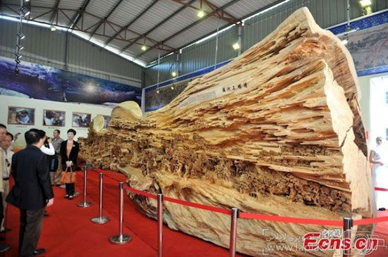 طولانی ترین مجسمه چوبی جهان +عکس