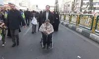 سالخورده تهرانی در راهپیمایی ۲۲ بهمن تهران