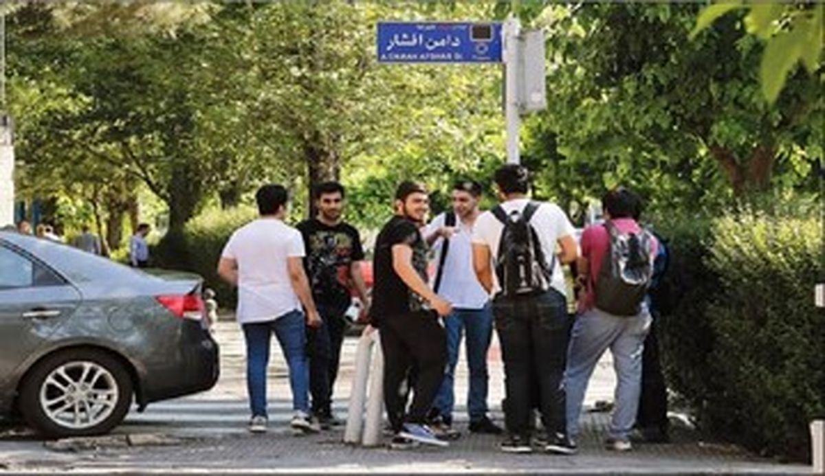   روزنامه کیهان، دلیل لذت نبردن دهه هشتادی ها از زندگی را کشف کرد 