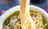 طرز تهیه سوپ نودل چینی؛ آسان و سریع