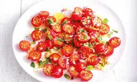 طرز سالاد گوجه گیلاسی و نعنا