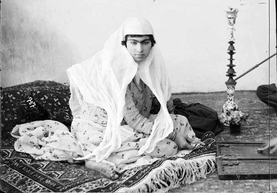 روایت تصویری از «زنان عصر قاجار» (1)