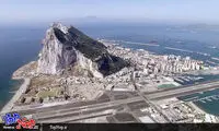 فرودگاهی که از وسط اتوبان می‌گذرد!