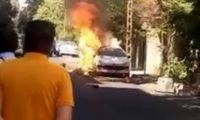 یک خودروی پژو ۲۰۶ در حریق خیابان پیروزی سوخت