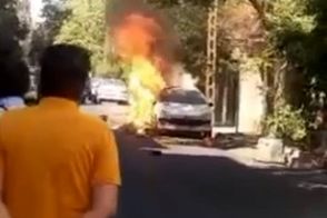 یک خودروی پژو ۲۰۶ در حریق خیابان پیروزی سوخت