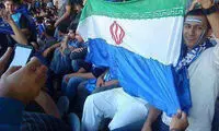 بی‌احترامی هواداران به پرچم ایران +عکس