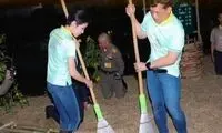 جاروکشیِ پادشاه تایلند و معشوقه‌اش در زندان!