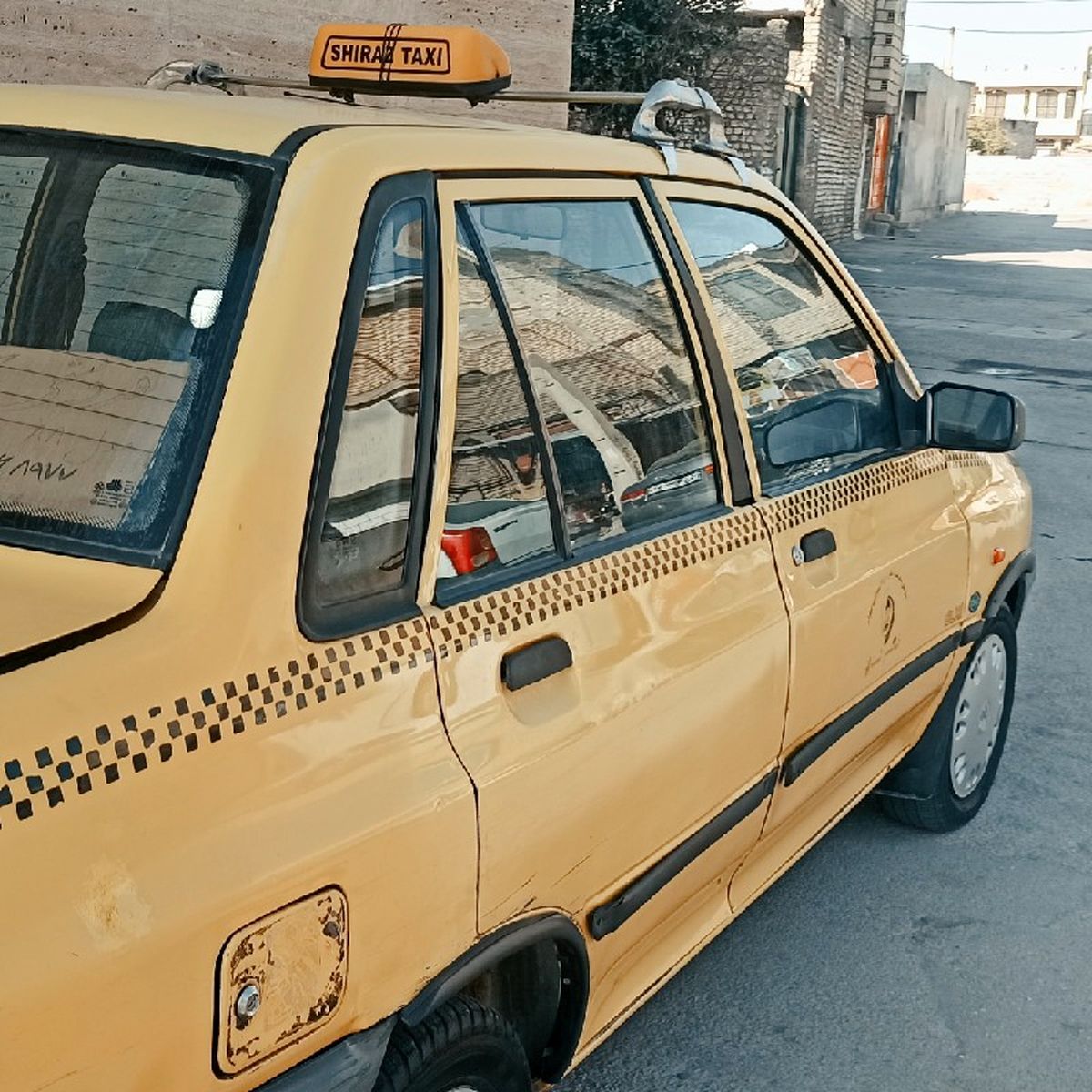   له شدن تاکسی پراید بین دو اتوبوس در سوریه 