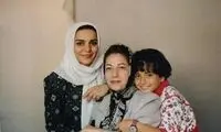 عکس: باران کوثری در کنار خاله تهمینه و مامان