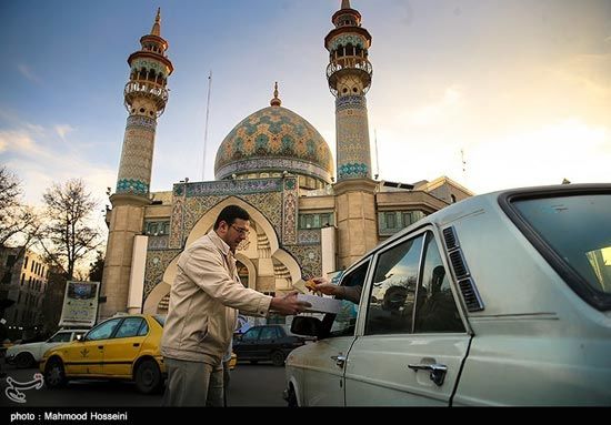 عکس: شیرینی برای مرگ شارون در تهران