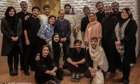 اصغر فرهادی کنار عوامل نمایش «آرش»