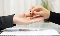 زنم همیشه در مهمانی است، طلاق می‌خواهم
