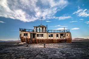 مرگ خاموش هتل لوکسِ بندر شرفخانه در سایه خشکی دریاچه ارومیه