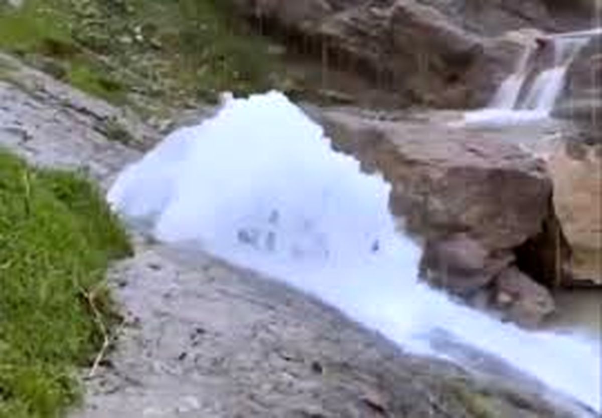 لحظه جوشیدن آب از دل سنگ بعد بارش‌هاش اخیر!