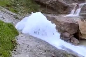 لحظه جوشیدن آب از دل سنگ بعد بارش‌هاش اخیر!