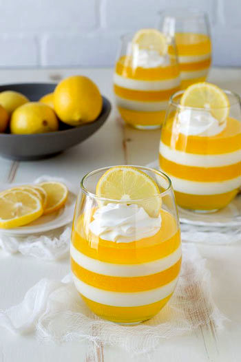 طرز تهیه ژله‌ی لایه‌ایِ لیمو در لیوان