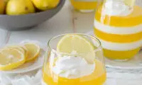 طرز تهیه ژله‌ی لایه‌ایِ لیمو در لیوان