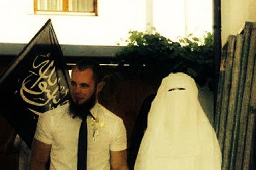 شکایت عروس های داعش از سالن زیبایی!