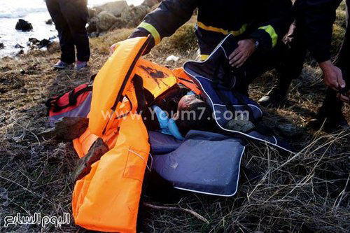 عکس: جسد کودک آواره در سواحل یونان