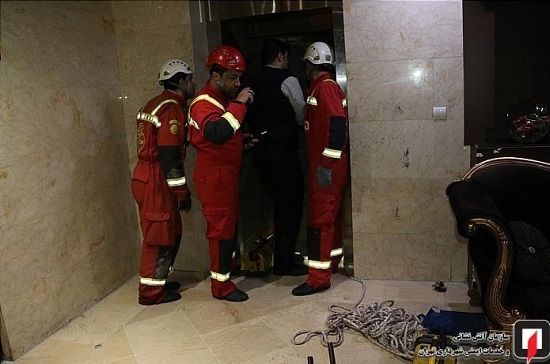 گرفتار شدن ۹ نفر داخل آسانسوری در سعادت‌آباد