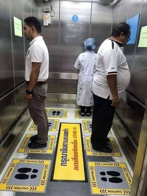 آموزش نحوه ایستادن در آسانسور!