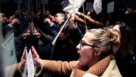 تظاهرات زنان پاریسی علیه «پولانسکی»