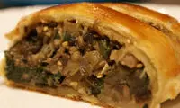 طرز تهیه اشترودل اسفناج و قارچ