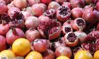 بازار میوه در آستانه شب یلدا