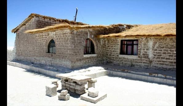 هتل نمکي در بزرگترين صحراي نمک جهان