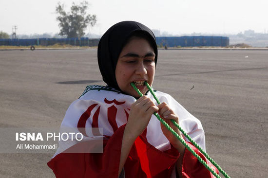 کشیدن خودرو با دندان توسط دختر 16 ساله اهوازی