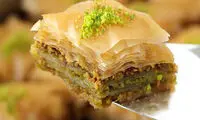 باقلوا با شیر عسلی؛ طعمی متفاوت از یک شیرینی سنتی