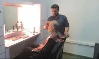 عکس: معاون روحانی در حال گریم