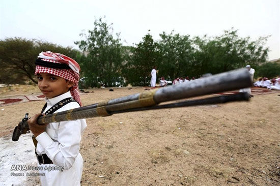 عکس: رسم عجیب پرش با تفنگ در عربستان!