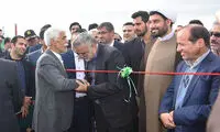 بوسه وزیر بر دستان کشاورز ملایری